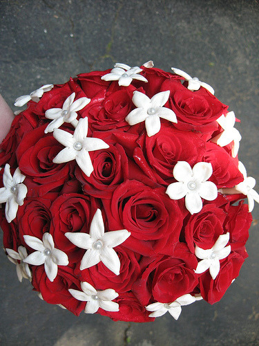 Red rose bridal bouquet via Laurelwoodesigns 