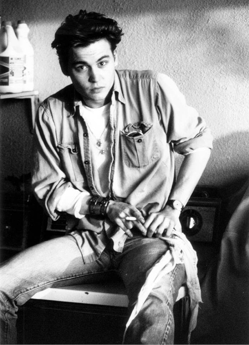 johnny depp young looking. Young Johnny looking so fine!