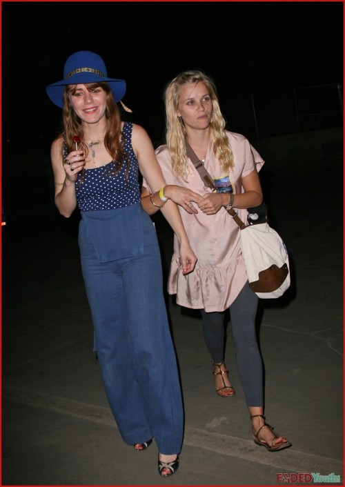 Reese Witherspoon is friends with Jenny Lewis and they go