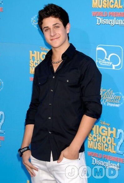 Posted August 19 2009 at 851am in David Henrie 1 note