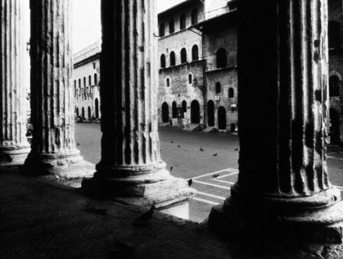 tartanspartan:  Colonne del Tempio di Minerva — Elio  Ciol, 1992