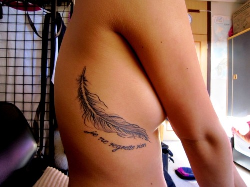 tattoo feather. my first tattoo. it says “je