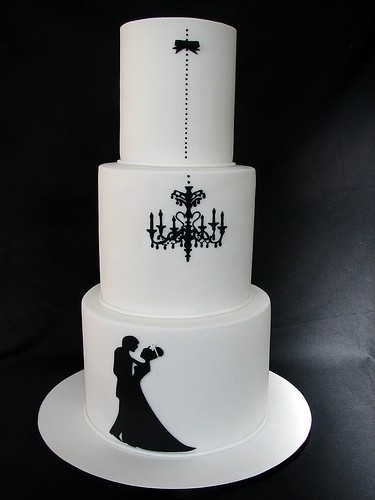 How amazing is this I've never seen a wedding cake this style before