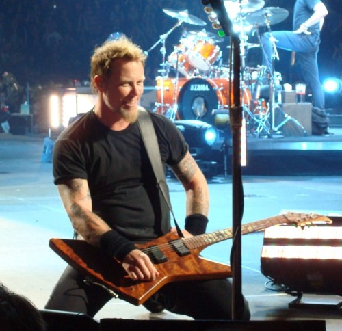 fuckyeahjameshetfield:  (via damagephoto) Fuck sakes,man. Can you get any sexier sitting on your knees?