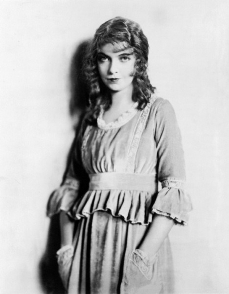 Miss Lillian Gish Circa 1910's Posted 2 years ago 18 notes