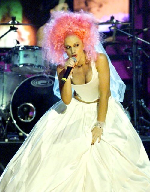 gwen stefani pink hair. suicideblonde: Gwen Stefani I