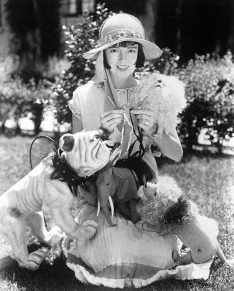 Colleen Moore and friends
Circa:  1920s