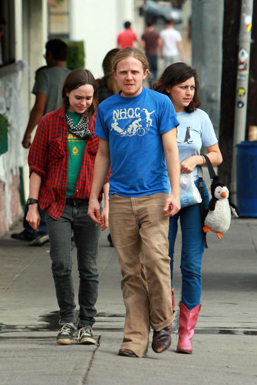 alia shawkat ellen page. Ellen Page, Alia Shawkat and a