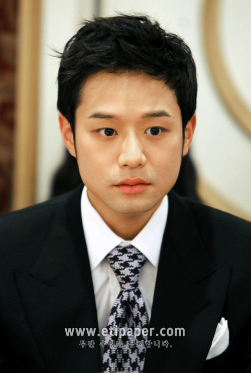 <b>Chun Jung</b>-myung (Hangul: 천정명, born November 29, 1980) is a South Korean <b>...</b> - tumblr_l4rtq5sYfE1qbhl7no1_500
