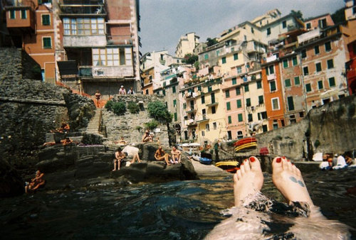 nostalgiedelaboue:  i must must must go to cinque terre.  daydreaming of visiting foreign cities. -c