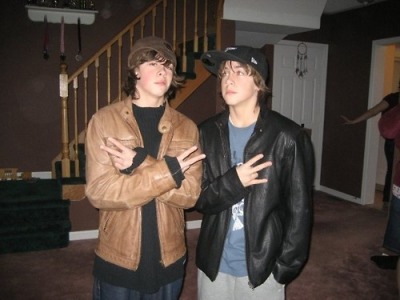 Submitted by bieberzswaagblog: Identical twins: Munro and Thomas Chambers