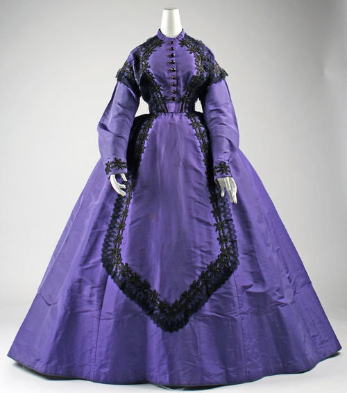 historicalfashion:  defunctfashion:  Visiting Dress | c. 1863