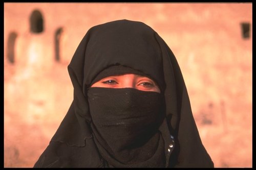 arab women niqab, arabic burka, batula oman, every day niqab picture, naqaab wearing womens photos, 