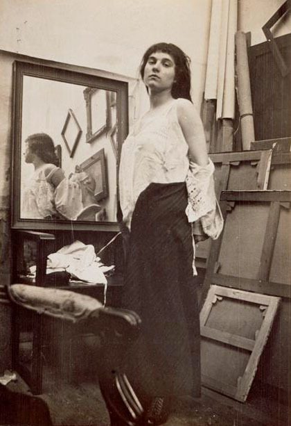 Modèle retirant sa blouse dans l&#8217;atelier parisien de Bonnard, ca 1916 -by Pierre Bonnard[Model getting ready for pose]
via rmn
