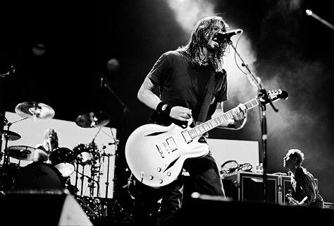 somethingxfierce Dave Grohl with the Foo Fighters in Tennessee