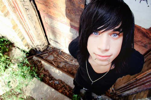 emo guys with black hair and blue eyes. makeup emo guys hairstyles. Hot Emo emo guys with lack hair and lue eyes.