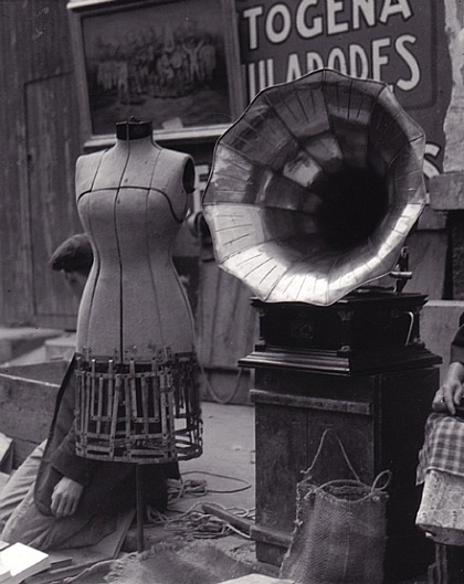 stilllifequickheart:Manuel Álvarez Bravo, Mannequin with a Voice, 1930-35