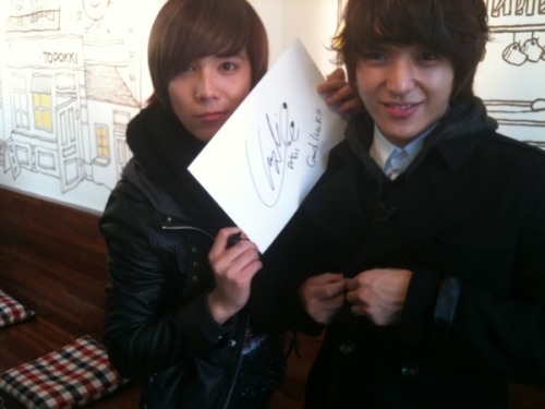 Lee Hongki and Jonghun Source: hyeunyoung2@twitterCredit: fticnReupload by: cuiying@soompi