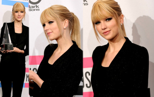 I actually like Taylor's new look :). Taylor Swift at the 2010 American 
