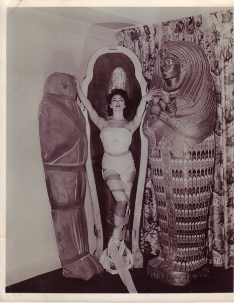greggorysshocktheater:  HAMMER GLAMOUR! The lovely Yvonne Furneaux in a publicity still from The Mummy (1959) 