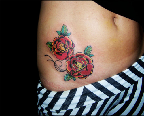 Tattoo rosas por CHRIS SANTOS ( @calavera_tattoo )
