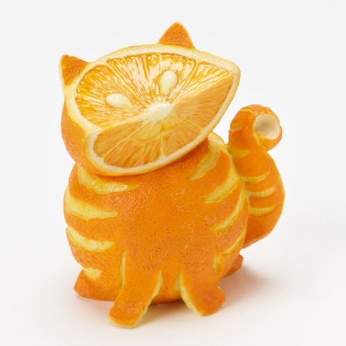 carlovely:

oh god, the whole set of these food animals are so cute. i’m turning into my grandma.
buy the orange tabby cat here.
