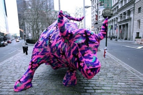 &#8220;wall st. bull covered in crochet (happened this weekend).&#8221; Via quelleboner
