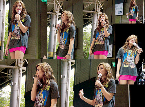 favorite demi photos in 2010 / in no order / soundcheck at comcast center in mansfield, ma