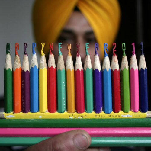 Pictures of the day: 31 December 2010 - Telegraph

Artist Harwinder Singh Gill displays a special new year message he carved into the tips of coloured pencils in Amritsar, India

(via peetypassion)