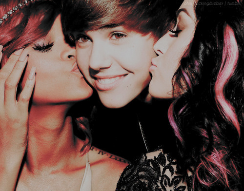 justin bieber tumblr pics. Justin Bieber getting kiss