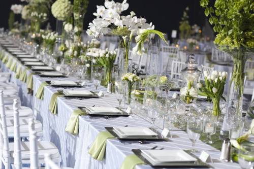 white wedding table settings. +and+white+table+setting