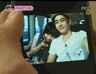 [pic]khuntoria couple photo in khun’s phone
How many couple photos do you think Khun have in his phone? -Valerie