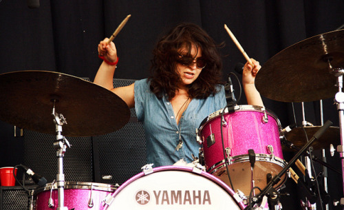 Stella Mozgawa is an awesome drummer warpaintwarpaint