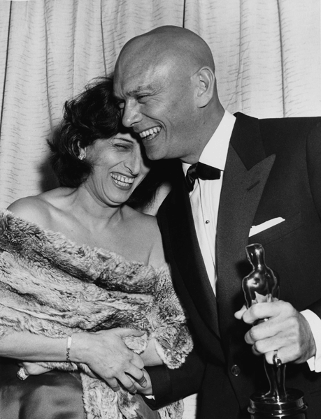 Yul Brynner with Anna Magnani at the 1957 Oscars