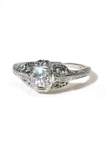 omgthatdress 1930s engagement ring via The Three Graces how pretty 