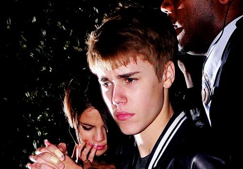 selena gomez gets punched in the face by justin bieber fan. Selena Gomez punched in the