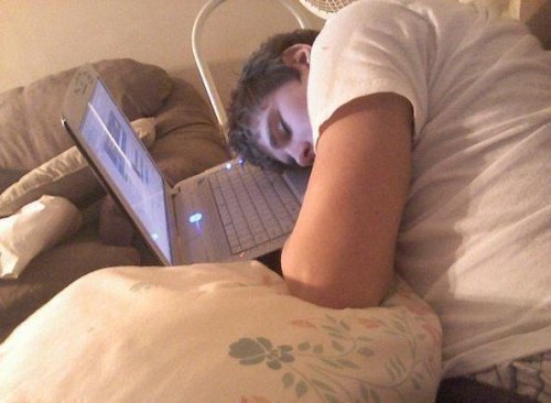 justin bieber sleeping pictures. justin bieber sleeping on his laptop. tagged as: justin bieber.