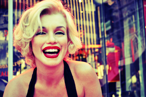 ateenagediary:

A imperfeição é bela, a loucura é genial e é melhor ser absolutamente ridículo que absolutamente chato.
- Marilyn Monroe
