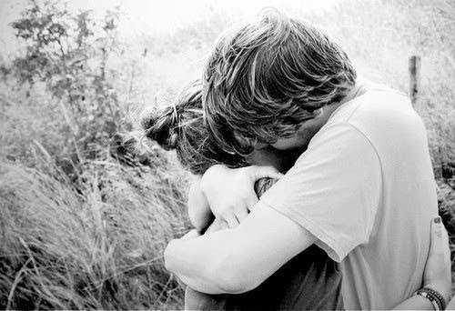 shelivesonthemoon:

Então só me abraça. Eu preciso dele pra me sentir segura, pra poder saber que eu te tenho aqui.
@__carolalmeida (shelivesonthemoon)
