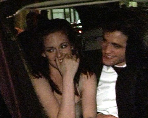 Fotos sin tags!!!!   Robert y Kristen besandose!!!