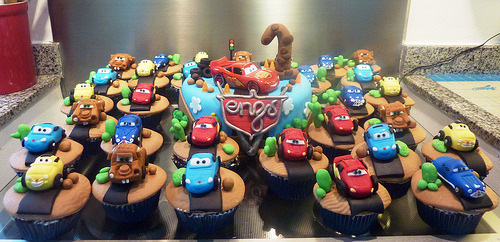 pixar cars cake. disney cars cake and cupcakes