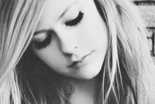 julianattavares:

Você disse oi e desde aquele dia você roubou meu coração. Avril Lavigne