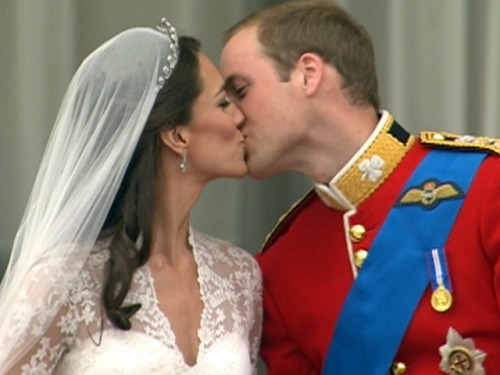 Coulda used a few more seconds?
VIDEO: Prince William, bride celebrate with a kiss