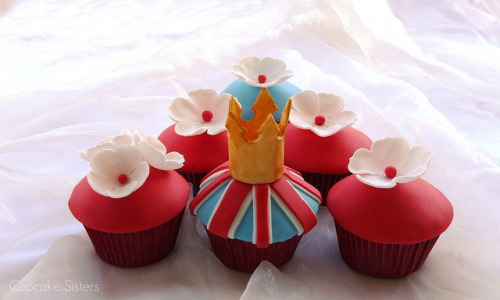 images of royal wedding cupcakes. Royal wedding cupcakes by The