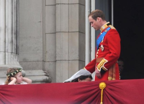 T&#8217;was only supposed to be a kiss on the balcony; New meaning to eat the royal wedding #rw2011. Via @steveosaber