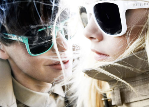 Burberry lança novos modelos de óculos