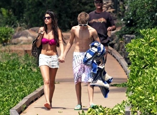 selena gomez bikini hawaii 2011. zoom. Justin Bieber and Selena