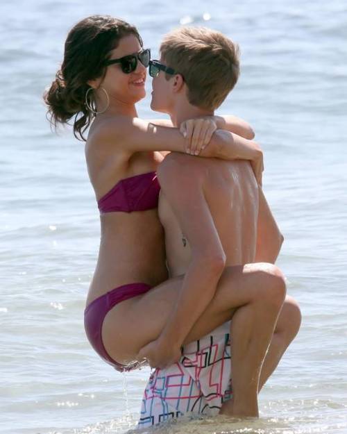 selena gomez bikini with justin bieber hawaii. Selena Gomez – Bikini Candids