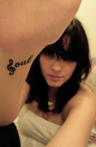 Tattoo of People! This tattoo belongs to Isabella Ribeiro Send me your tattoo and tell us something about it! Here: tattoolovers@live.com And please, Like me on facebook!  E ah, Isabella, boa sorte com a sua banda, ouvi e gostei! (: 