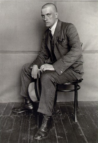 Vladimir Mayakovsky, age 31, 1924. Photograph by Aleksandr Rodchenko.
Unhinged Russian poet boyfriend. The best kind.
